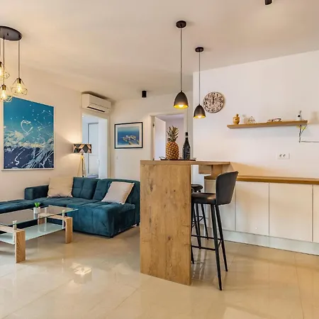 Lejlighed 2 Bedroom Awesome In Banjole