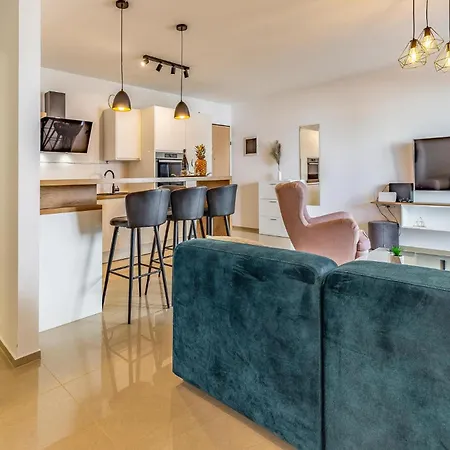 2 Bedroom Awesome In Banjole