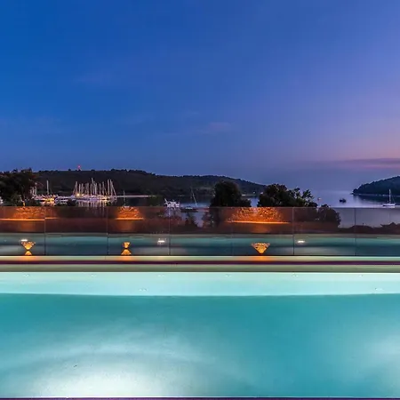 2 Bedroom Gorgeous In *