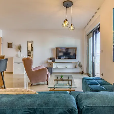 2 Bedroom Gorgeous In Appartement *