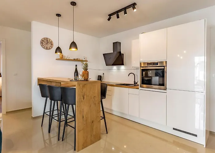 2 Bedroom Gorgeous In * Banjole