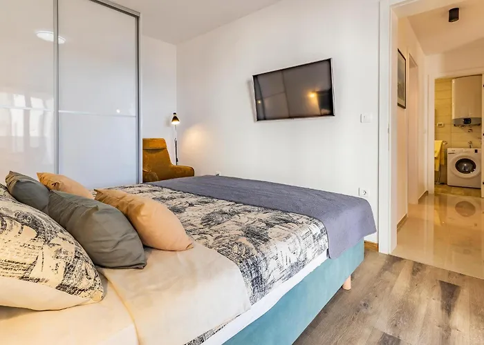 2 Bedroom Gorgeous In Appartement *