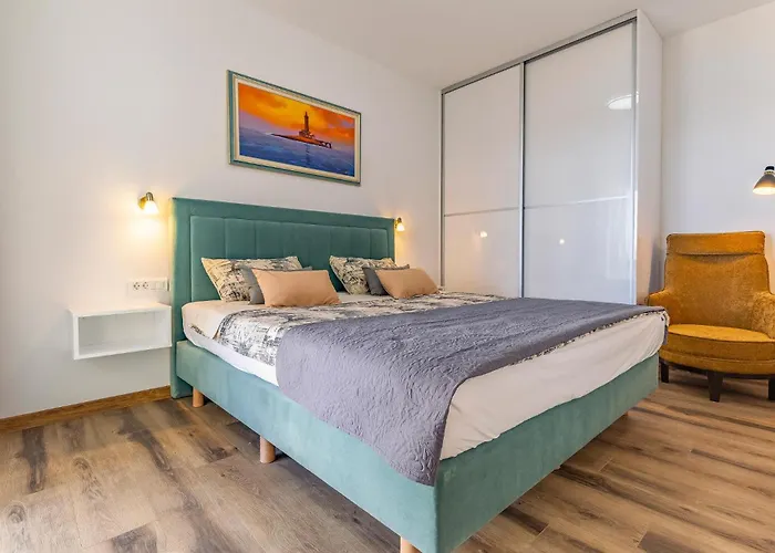 2 Bedroom Gorgeous In Appartement *