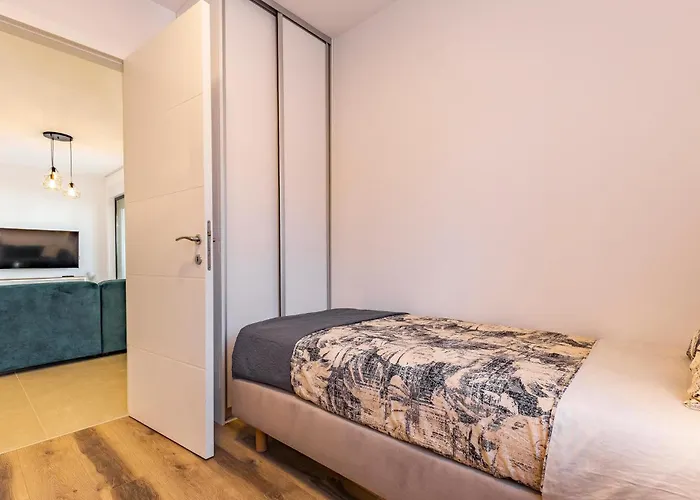 2 Bedroom Gorgeous In *