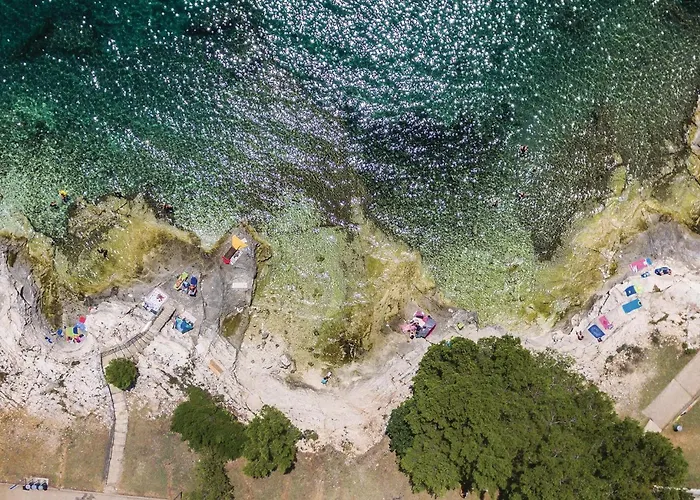 2 Bedroom Gorgeous In Appartement *