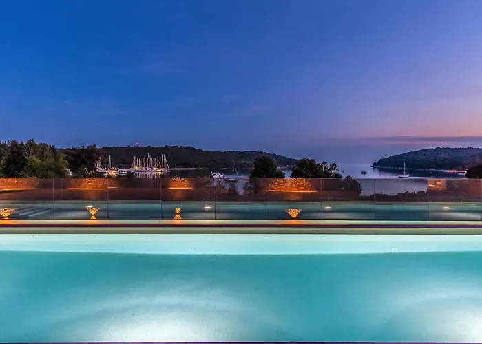 2 Bedroom Gorgeous In *