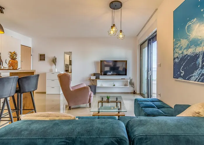 2 Bedroom Gorgeous In Appartement *