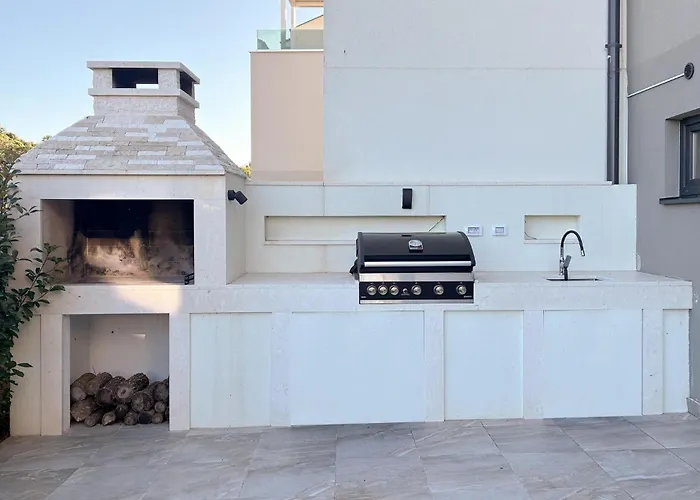 2 Bedroom Gorgeous In Appartement Banjole