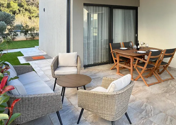 2 Bedroom Gorgeous In Appartement *